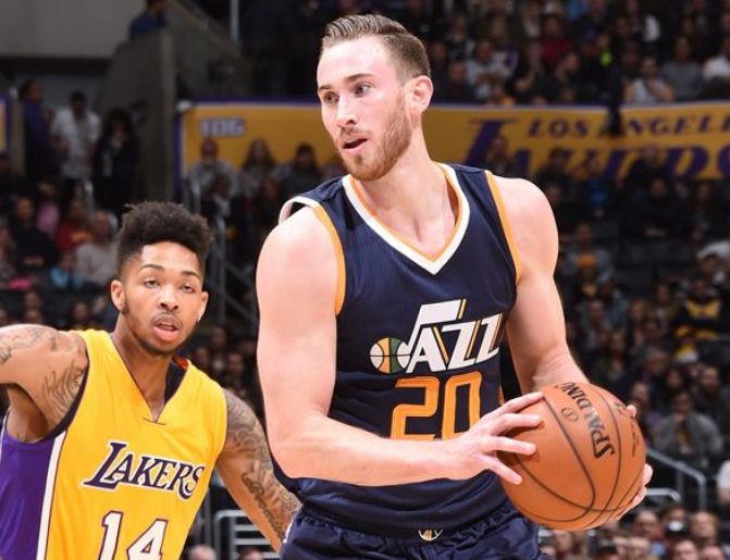 杨不仅在球 杨不仅在球