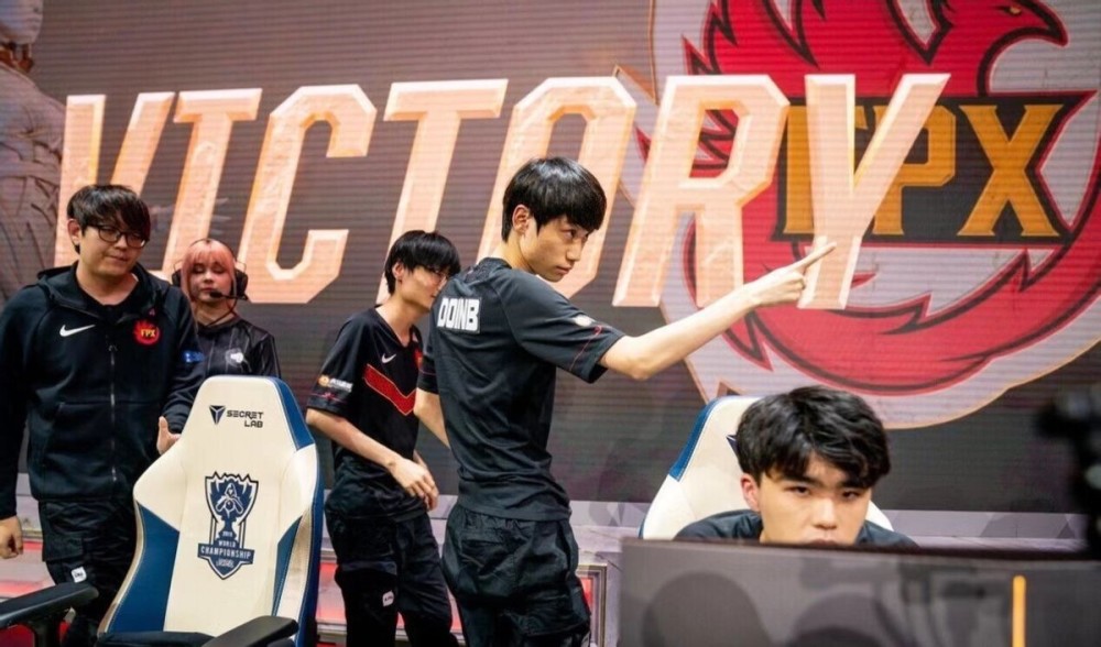 恩比德紧随 恩比德紧随